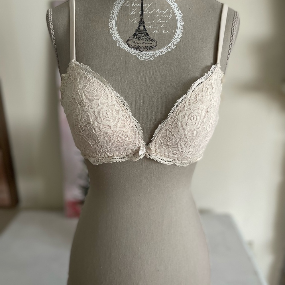 Intimissimi Triangle Rose Lace Cream Bra